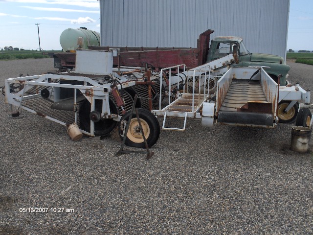 Picture of a non selective asparagus harvesting machine